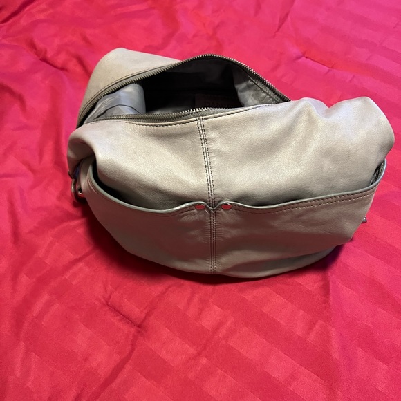 More pictures of Danier grey handbag. Soft leather 4 exterior pockets - Picture 4 of 4